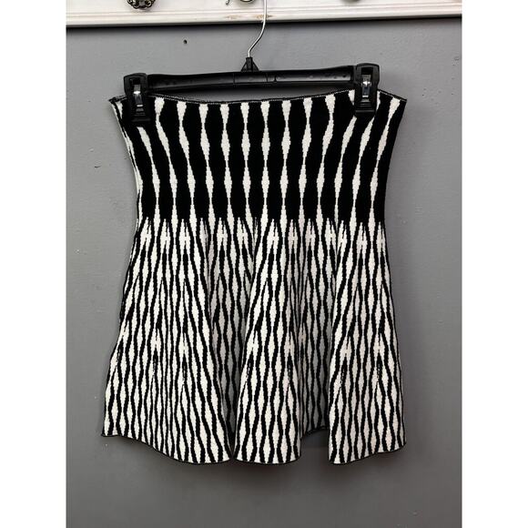 Max Studio A-Line Sweater Skirt Womens Small Black‎ White Knit Geometric Stretch - Picture 2 of 7